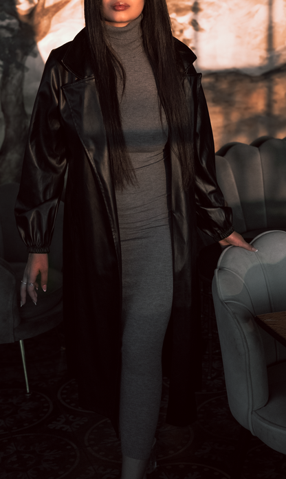 Trenchcoat aus schwarzem Kunstleder